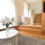 Апартаменты The Bridge Luxury *