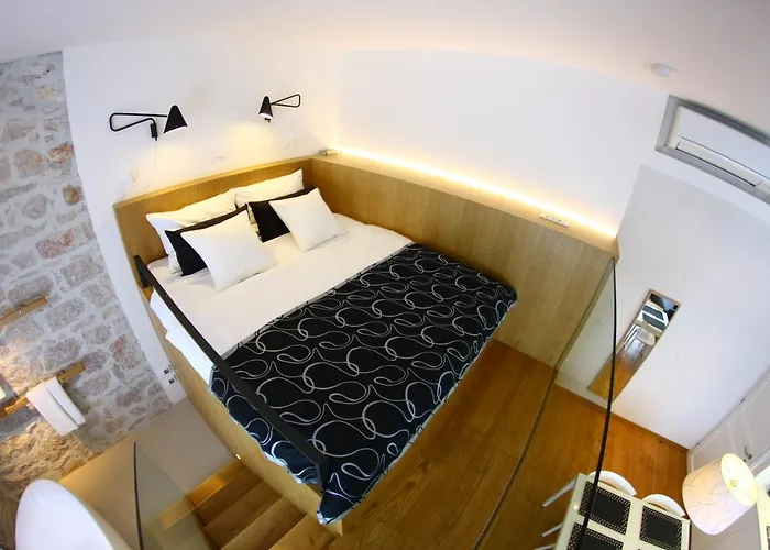 The Bridge Luxury * Zara