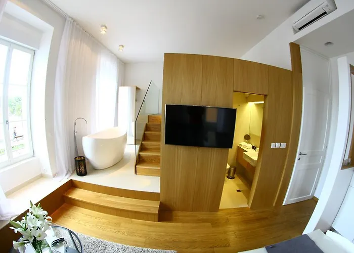 The Bridge Luxury Zara