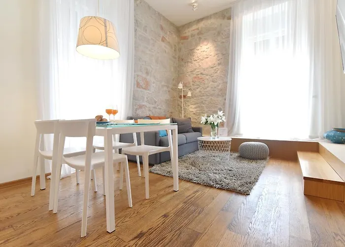 The Bridge Luxury Zara